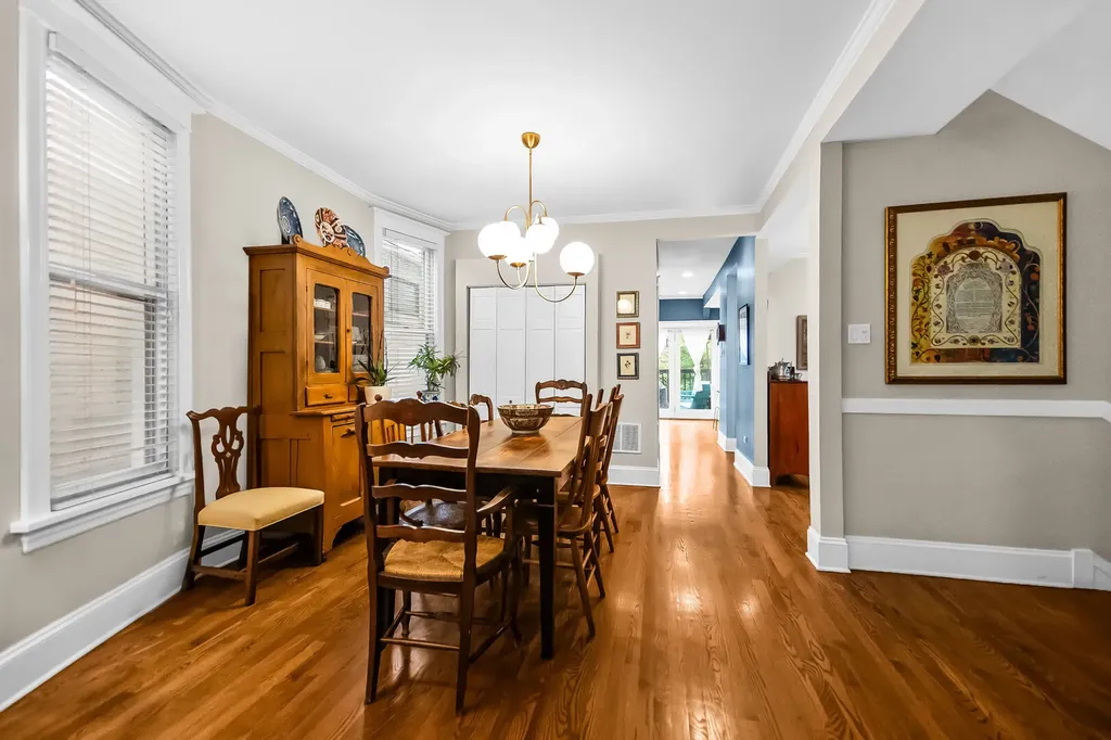 3714 North Bosworth Avenue Chicago IL 60613