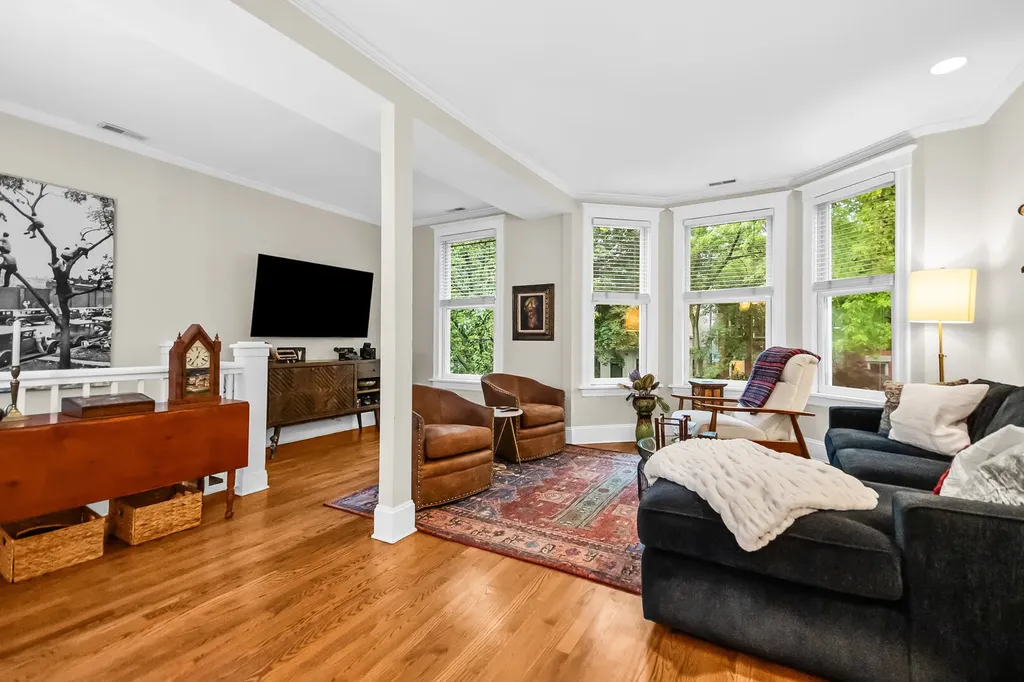 3714 North Bosworth Avenue Chicago IL 60613