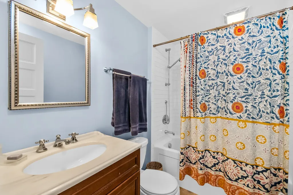 3714 North Bosworth Avenue Chicago IL 60613