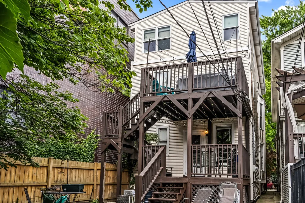 3714 North Bosworth Avenue Chicago IL 60613