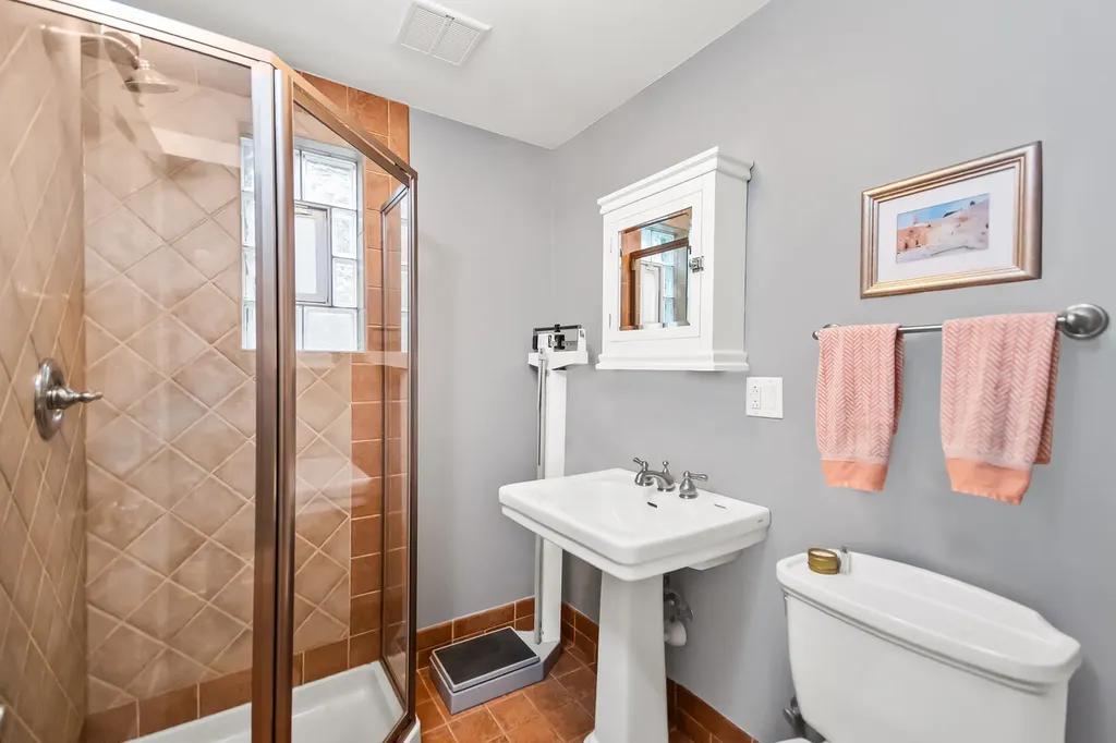 3714 North Bosworth Avenue Chicago IL 60613