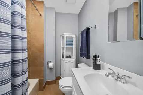 3714 North Bosworth Avenue Chicago IL 60613