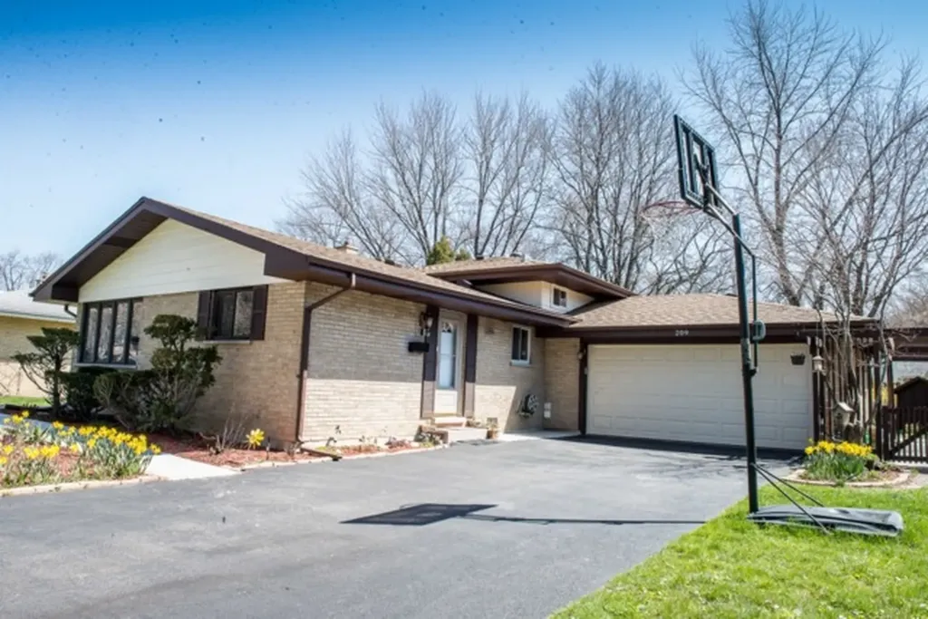 209 North Stevenson Lane Mount Prospect IL 60056