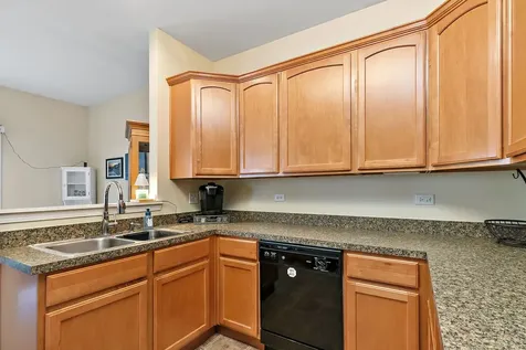 1527 Waterside Drive Dekalb IL 60115