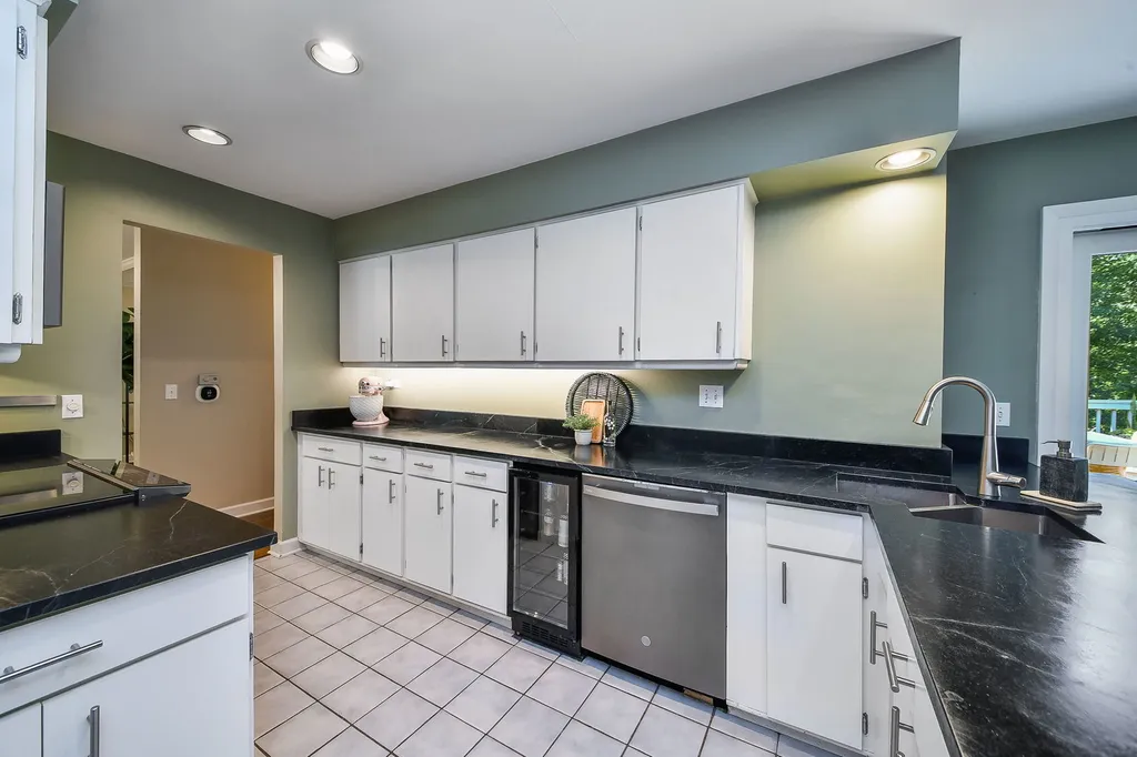 917 Royal Blackheath Court Naperville IL 60563