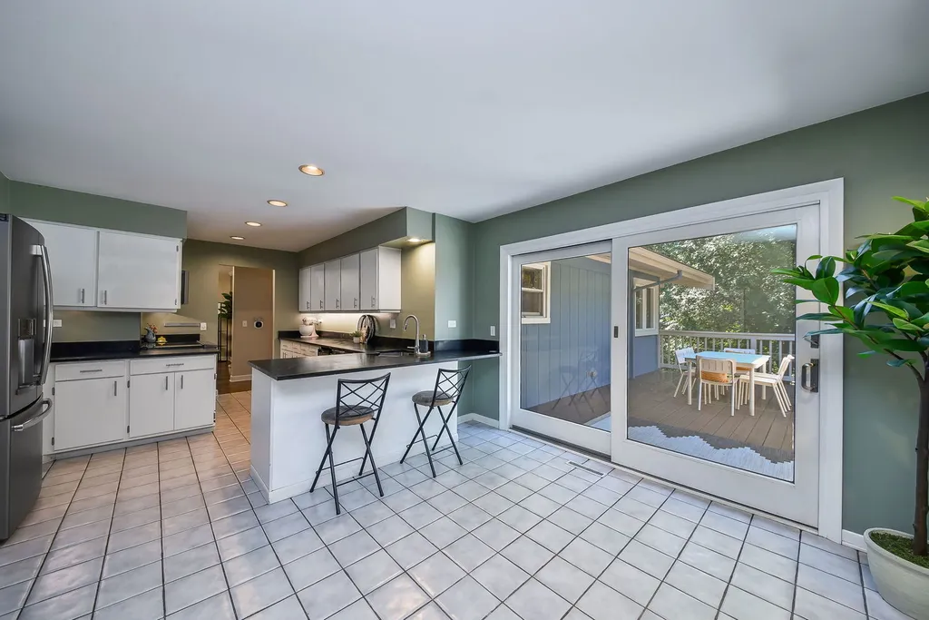 917 Royal Blackheath Court Naperville IL 60563