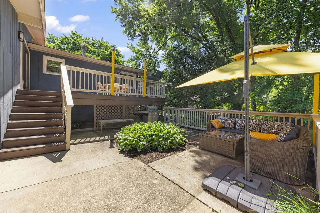 917 Royal Blackheath Court Naperville IL 60563