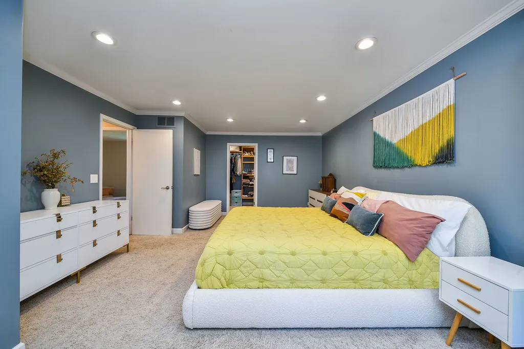 917 Royal Blackheath Court Naperville IL 60563