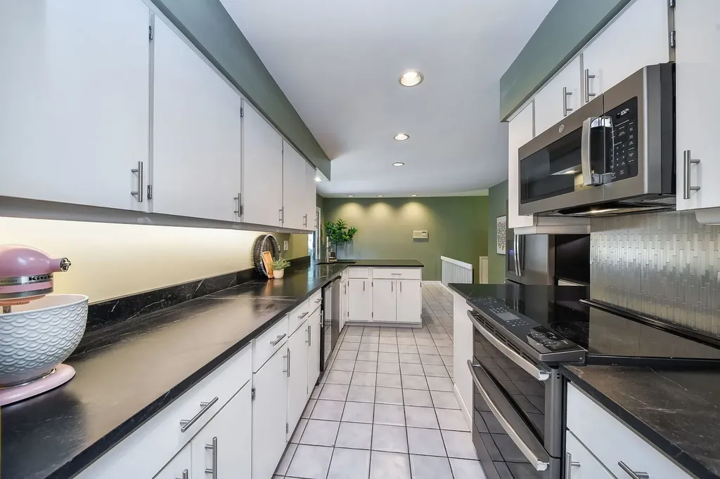 917 Royal Blackheath Court Naperville IL 60563