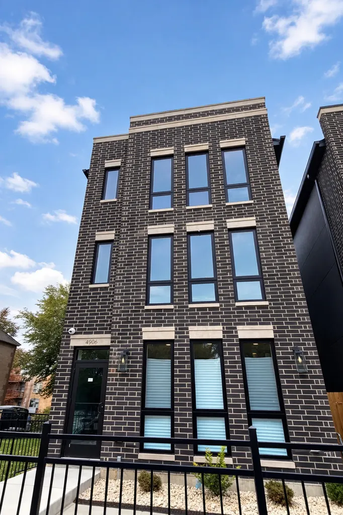 4906 South Saint Lawrence Avenue Chicago IL 60615