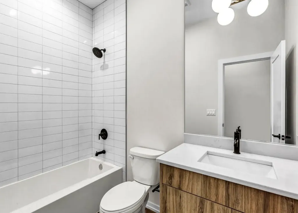 4906 South Saint Lawrence Avenue Chicago IL 60615