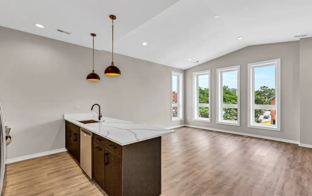 4906 South Saint Lawrence Avenue Chicago IL 60615