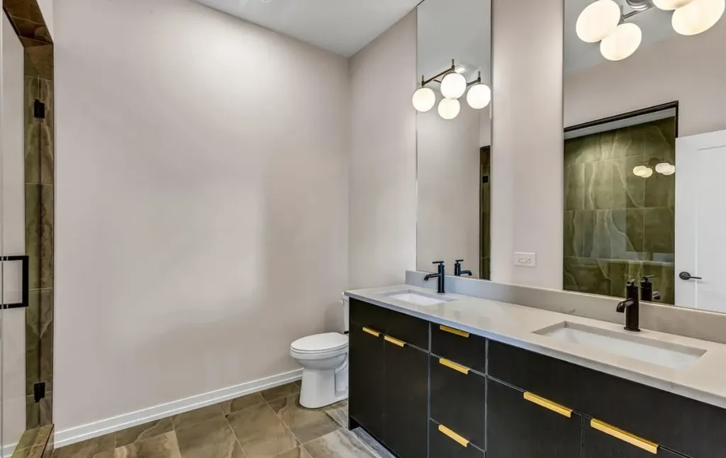 4906 South Saint Lawrence Avenue Chicago IL 60615