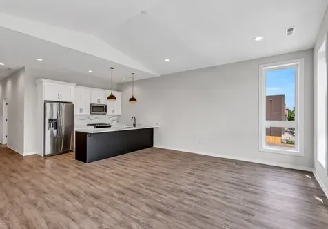 4906 South Saint Lawrence Avenue Chicago IL 60615