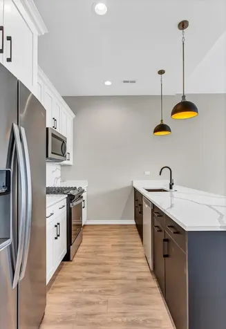 4906 South Saint Lawrence Avenue Chicago IL 60615