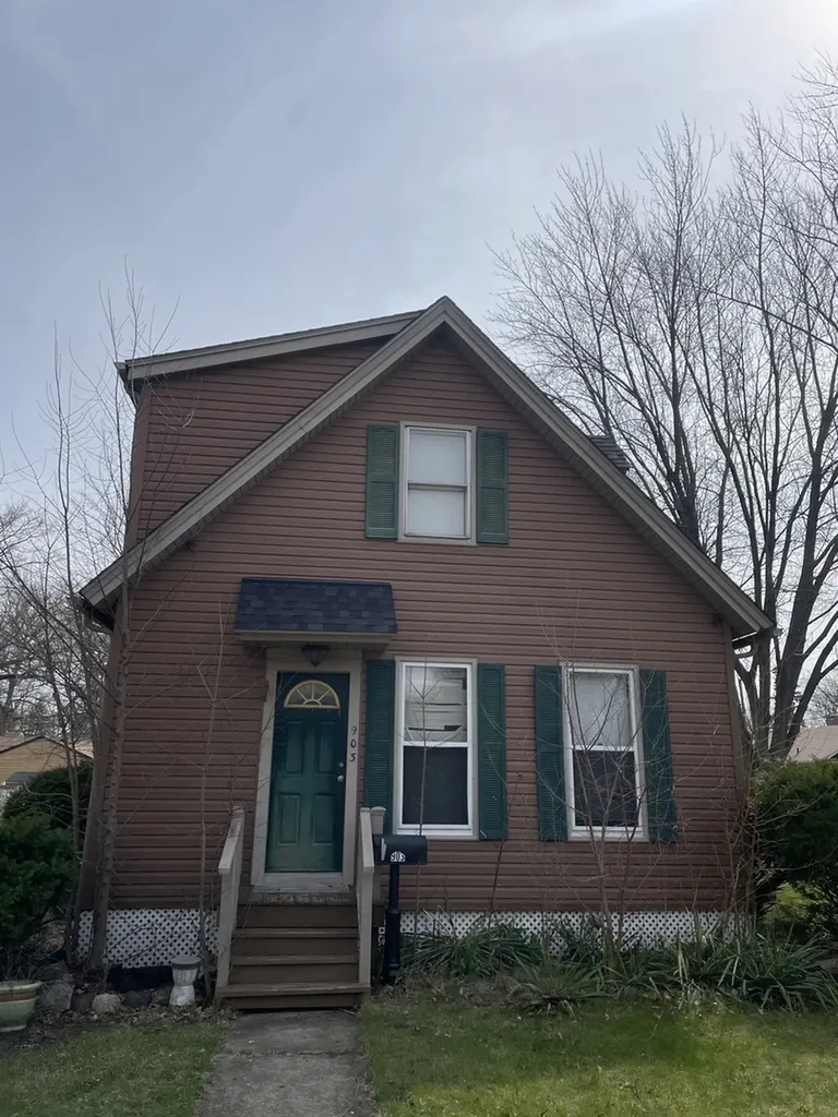 903 Logan Avenue Elgin IL 60120