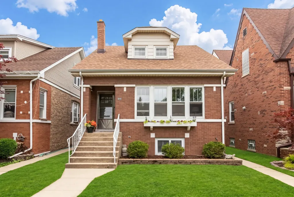 5035 North Menard Avenue Chicago IL 60630