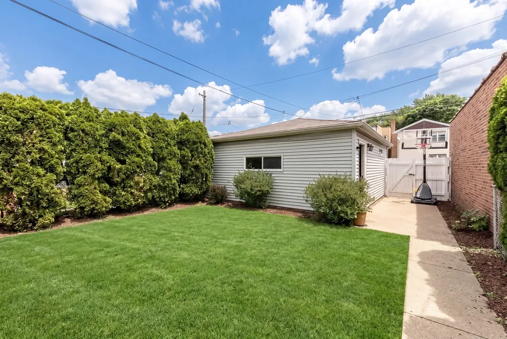 5035 North Menard Avenue Chicago IL 60630