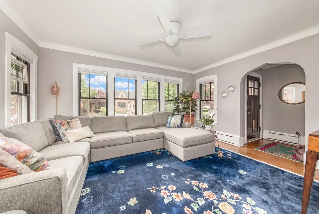 5035 North Menard Avenue Chicago IL 60630