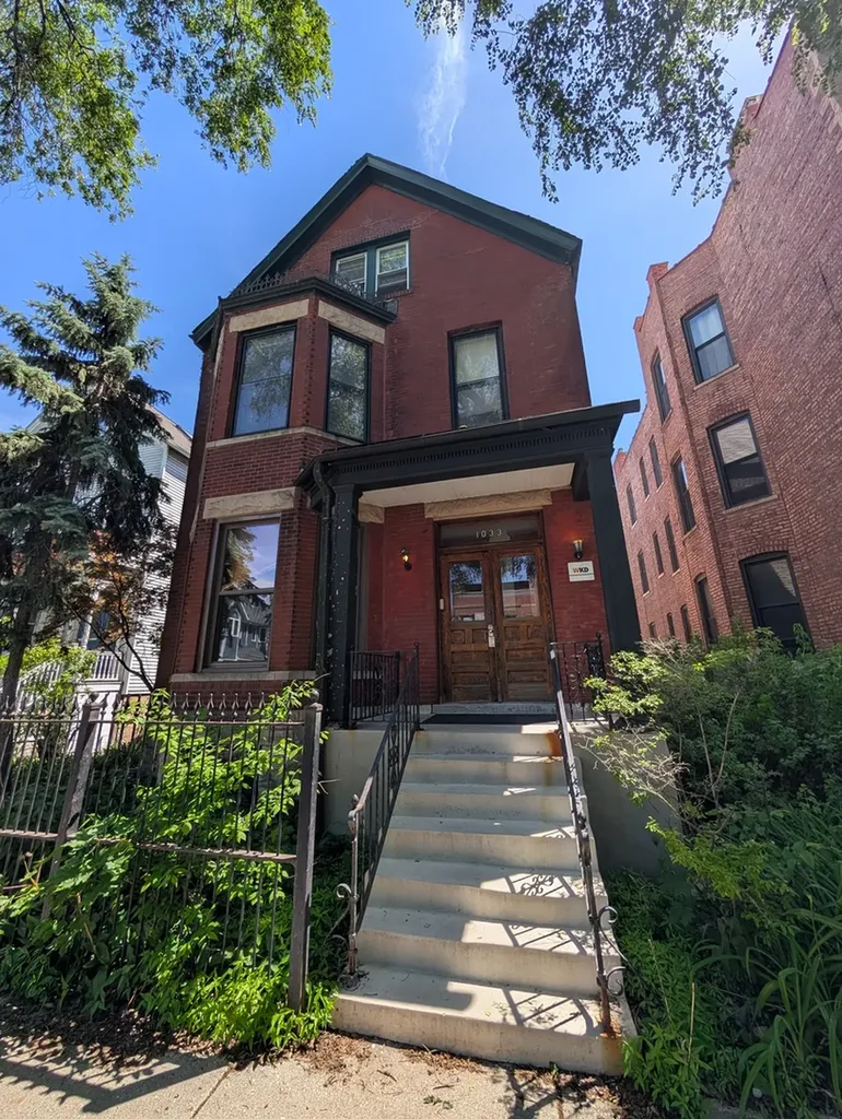 1033 West Wellington Avenue Chicago IL 60657