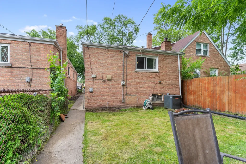 9042 South Ellis Avenue Chicago IL 60619