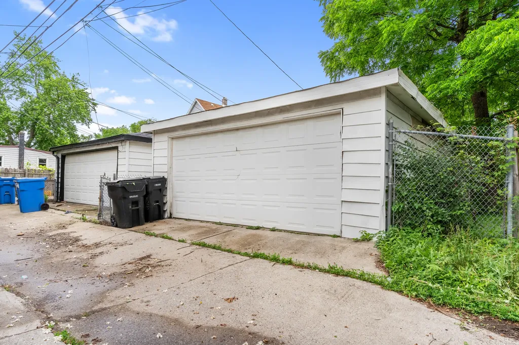 9042 South Ellis Avenue Chicago IL 60619