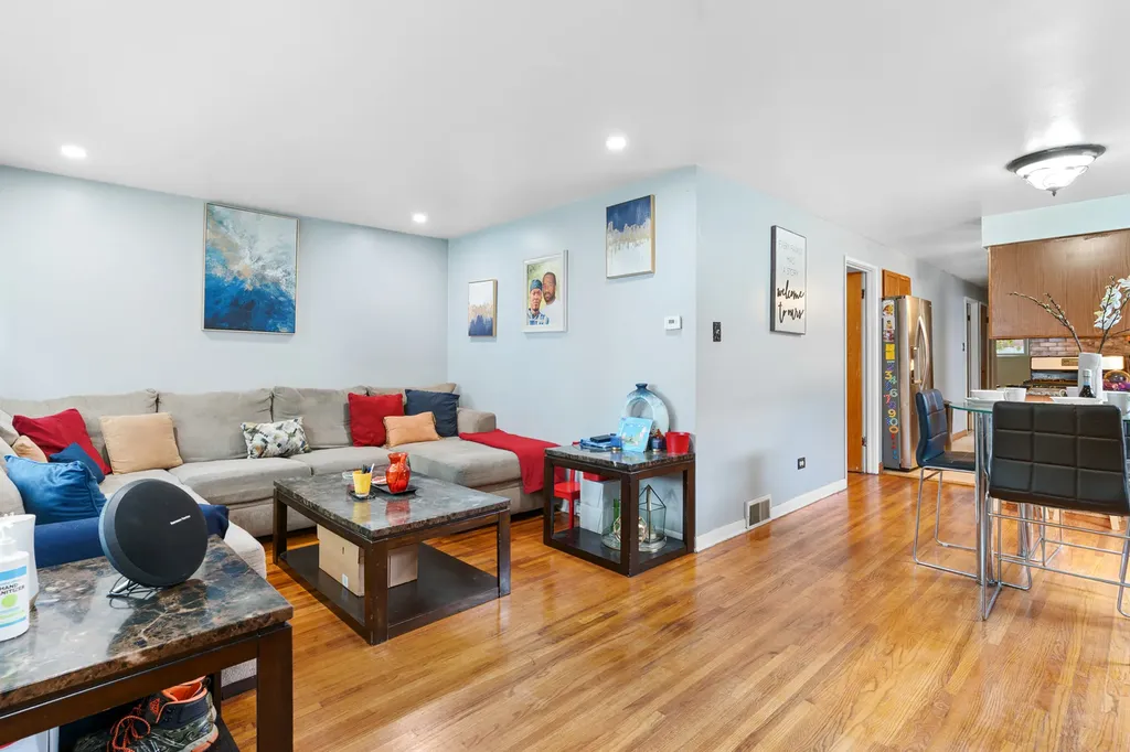 9042 South Ellis Avenue Chicago IL 60619