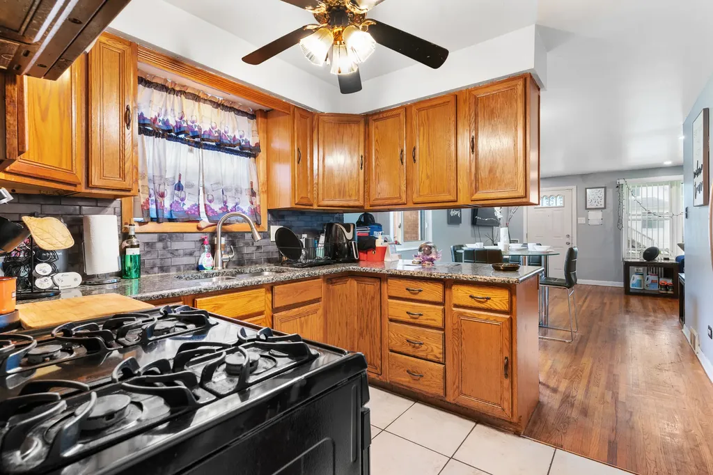 9042 South Ellis Avenue Chicago IL 60619