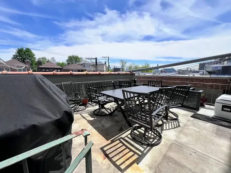 2165 North Clybourn Avenue Chicago IL 60614