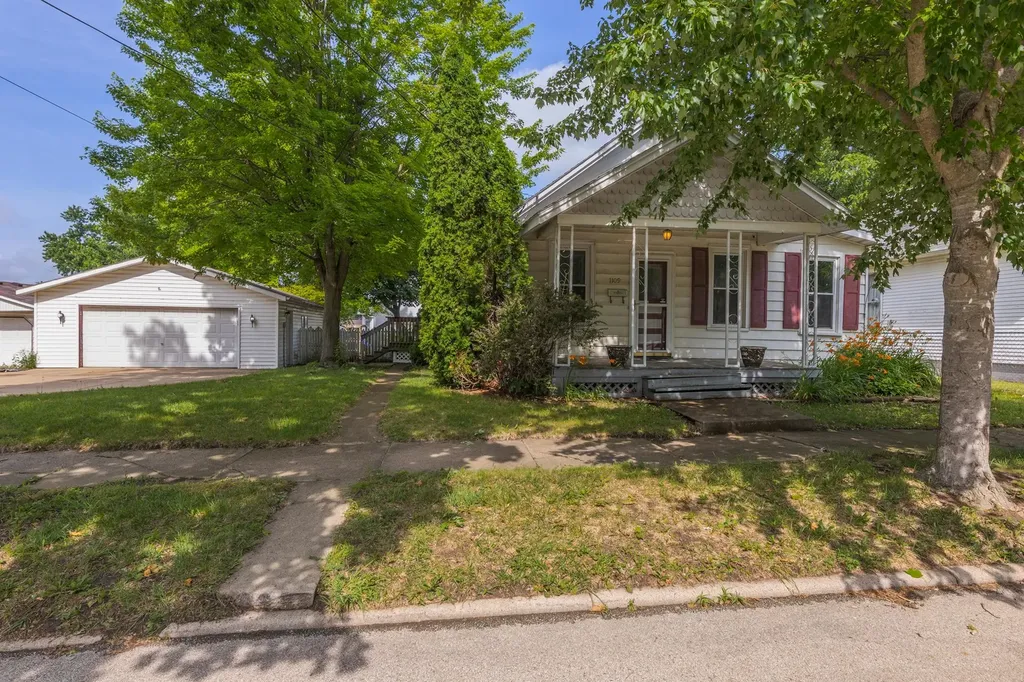 1109 South Oak Street Bloomington IL 61701