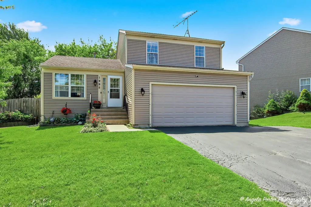 1995 North Nicole Lane Round Lake Beach IL 60073