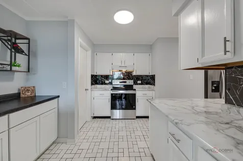 1551 Ashland Avenue Des Plaines IL 60016