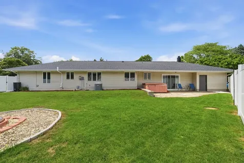 211 West Willow Street Fairbury IL 61739