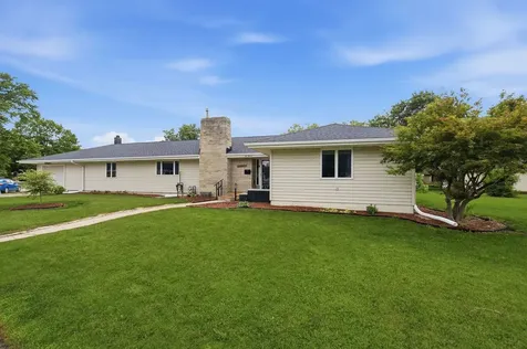 211 West Willow Street Fairbury IL 61739