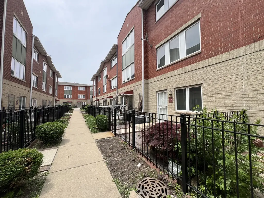 2426 West 32nd Place Chicago IL 60608