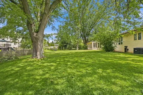 1621 Sleepy Hollow Lane Dekalb IL 60115