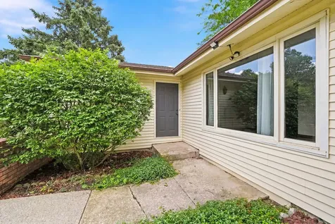 1621 Sleepy Hollow Lane Dekalb IL 60115