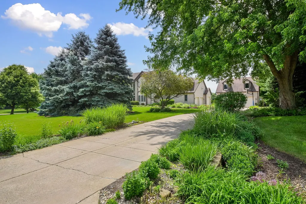 41W165 Dillonfield Drive Elburn IL 60119
