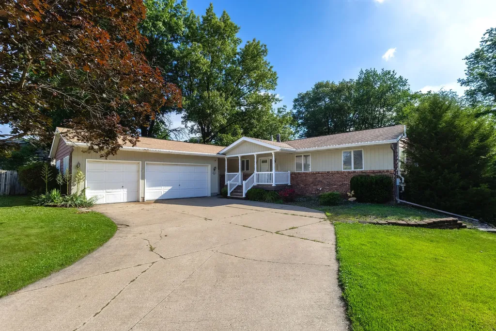529 48TH Avenue East Moline IL 61244