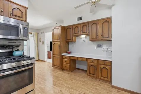 529 48TH Avenue East Moline IL 61244