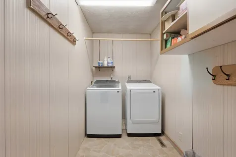 529 48TH Avenue East Moline IL 61244