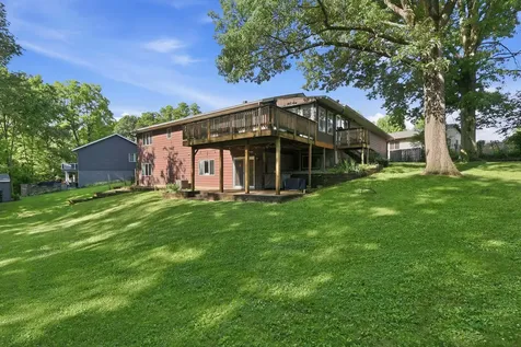 529 48TH Avenue East Moline IL 61244