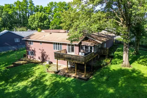 529 48TH Avenue East Moline IL 61244
