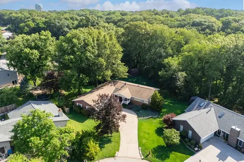 529 48TH Avenue East Moline IL 61244