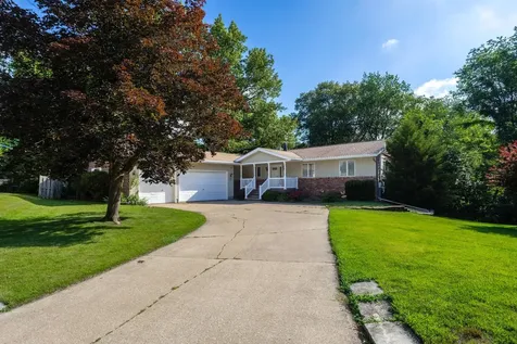 529 48TH Avenue East Moline IL 61244