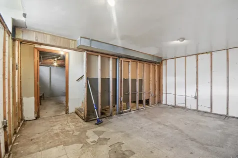 173 Williamsburg Road Country Club Hills IL 60478