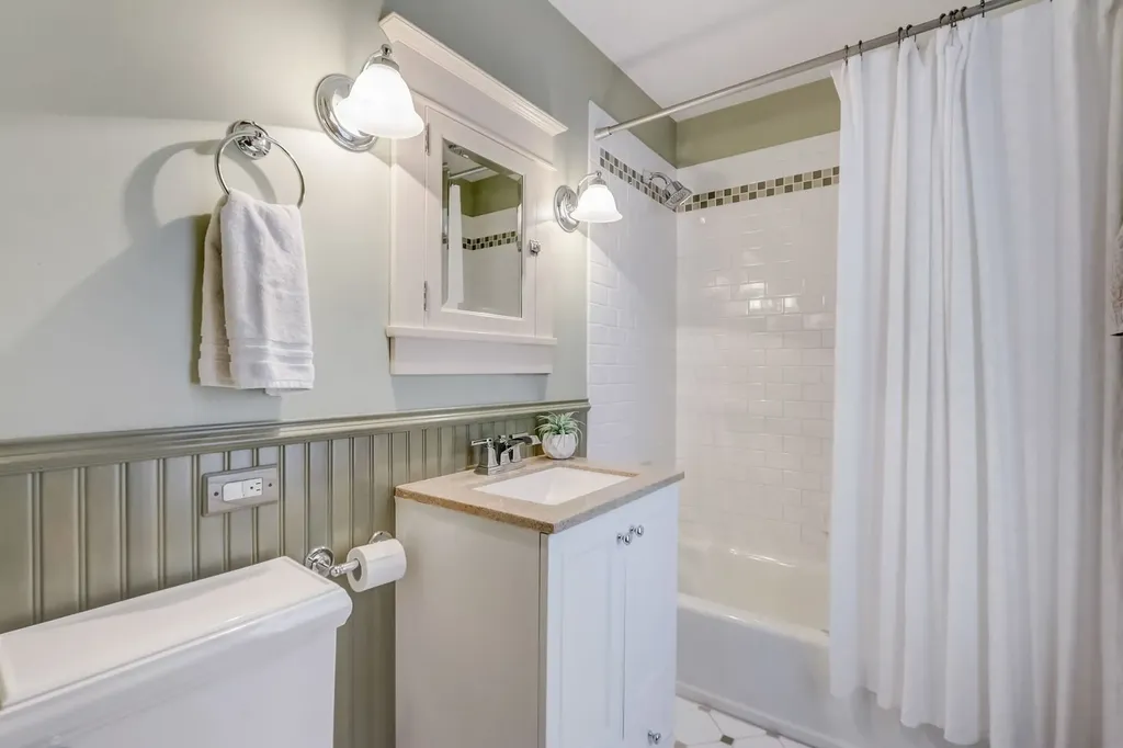 835 North Ellsworth Street Naperville IL 60563