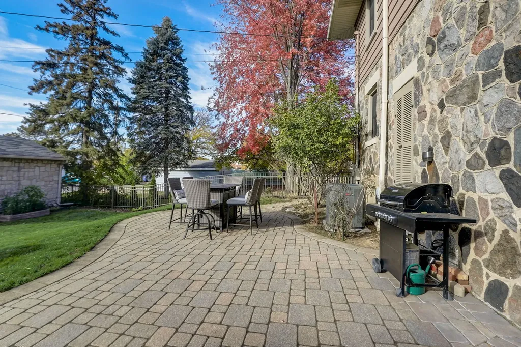 835 North Ellsworth Street Naperville IL 60563