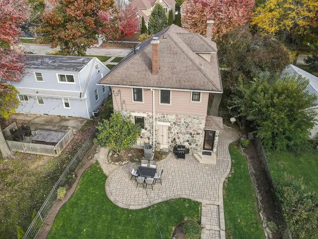 835 North Ellsworth Street Naperville IL 60563