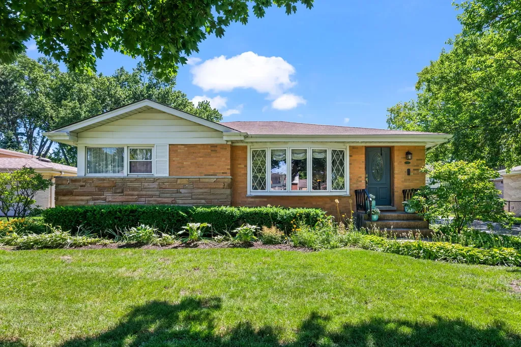 705 North Drury Lane Arlington Heights IL 60004